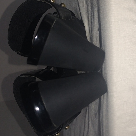 Shoes - Picture 8 of 8